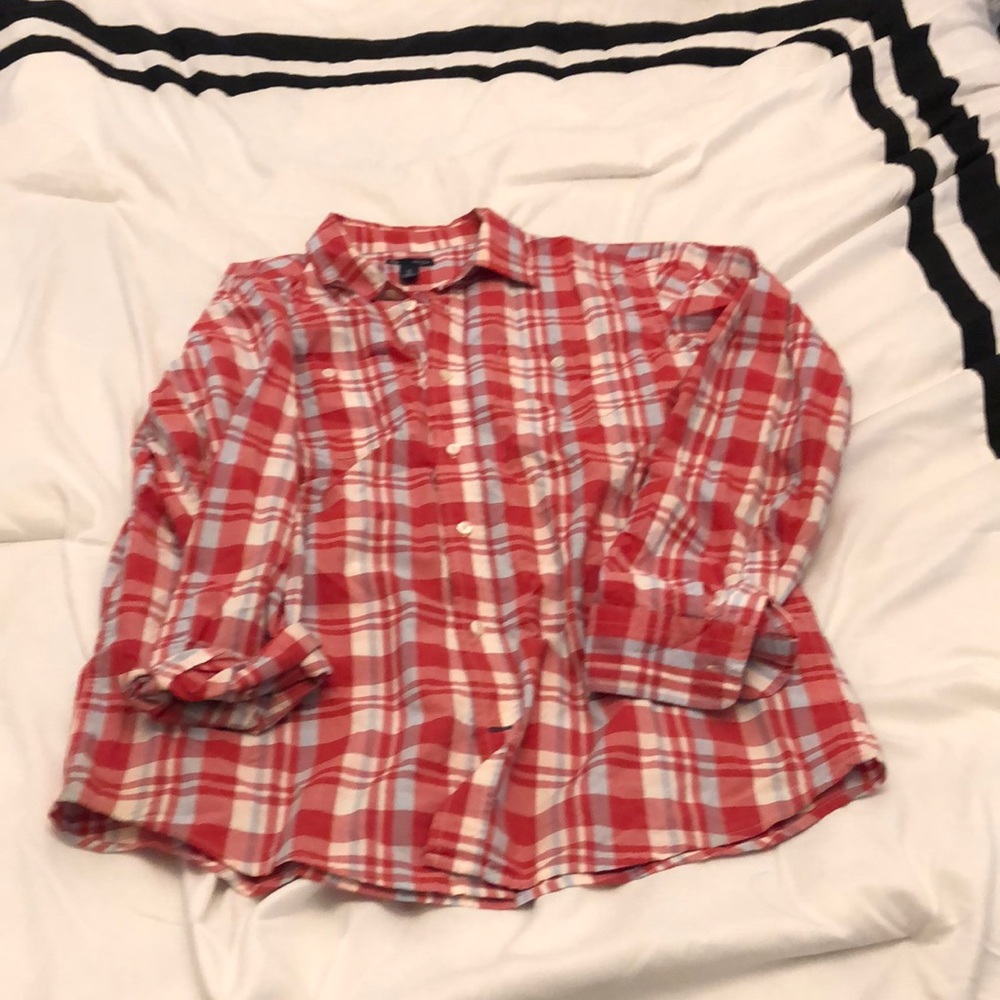 Gap classic fit plaid button up sz L